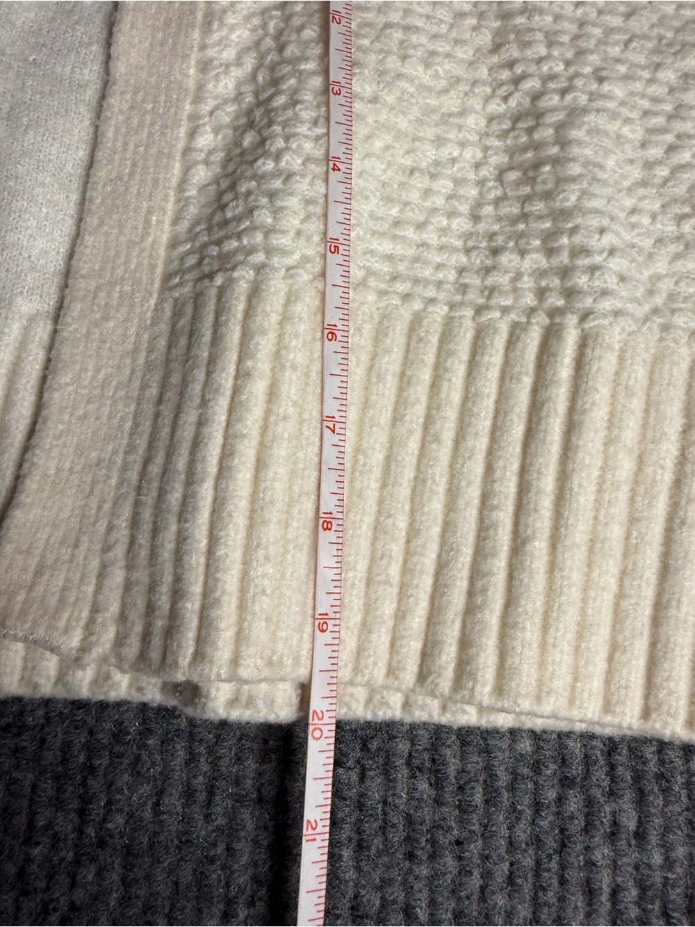 Abercrombie Cream Textured Cropped Cardigan Sweater Size Small - Picture 9 of 9